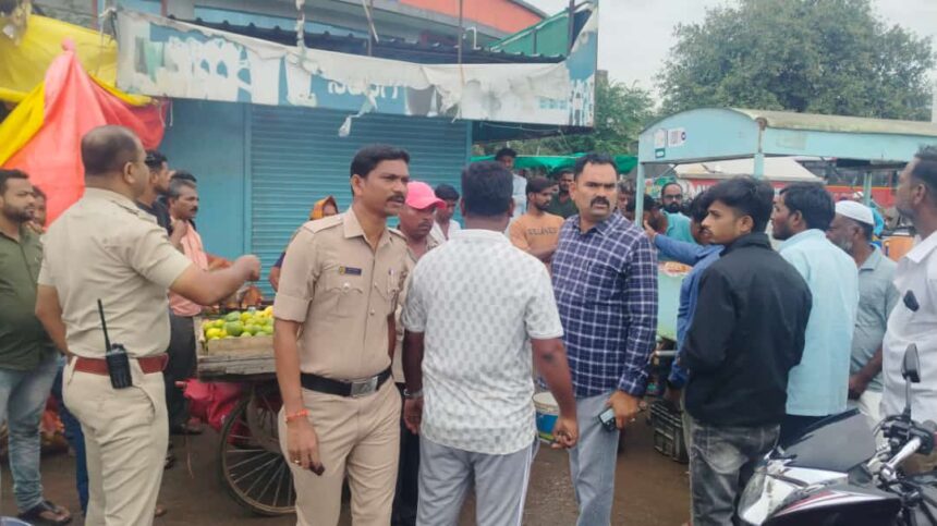 ಸಿಂದಗಿ ಪುರಸಭೆಯಿಂದ ರಸ್ತೆ ಒತ್ತುವರಿ ತೆರವು ಕೆಲಸ