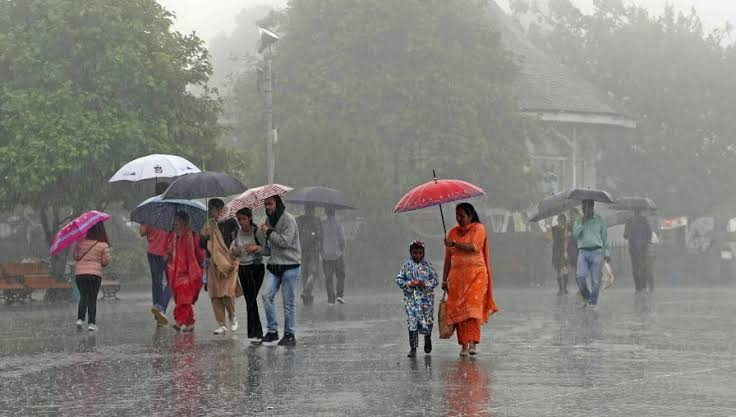 ಧಾರವಾಡ: ಬಿಡದೆ ಸುರಿಯುತ್ತಿರುವ ಮಳೆ ಶಾಲಾ ಕಾಲೇಜುಗಳಿಗೆ 2 ದಿನ ರಜೆ