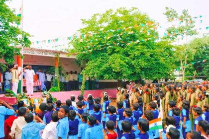 ಹಂದಿಗನೂರು ಶಾಲೆಗೆ ಸಹಾಯ ಹಸ್ತ ಚಾಚಿದ ದಾನಿಗಳು