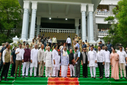 ಸಿಎಂ ಸಿದ್ದರಾಮಯ್ಯ ಬೆಂಬಲಕ್ಕೆ ನಿಂತ ಕೈ ಪಡೆ