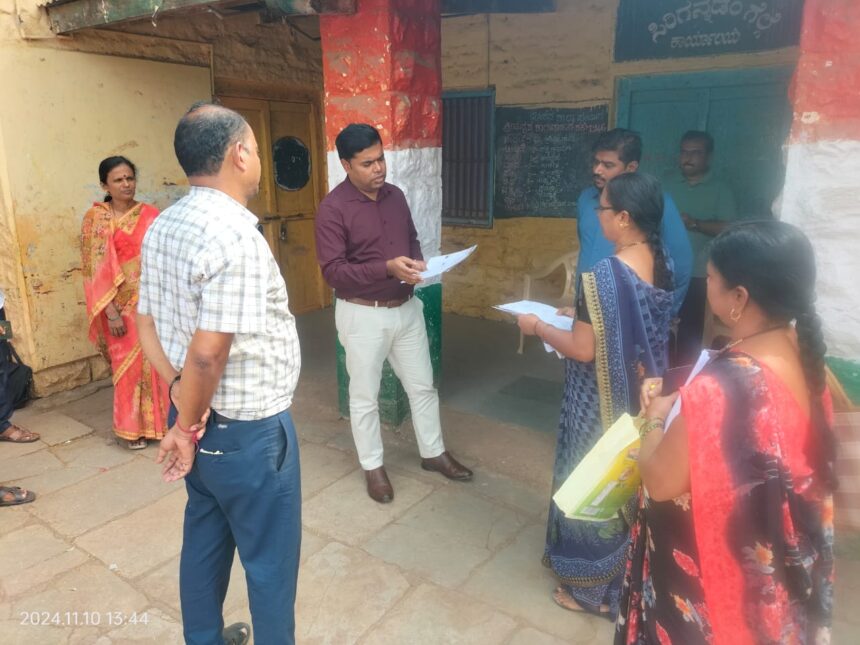 ಮತದಾರರ ಪರಿಷ್ಕರಣೆ ಪಟ್ಟಿಯನ್ನು ಪರಿಶೀಲಿಸಿದ ಜಿಲ್ಲಾಧಿಕಾರಿ