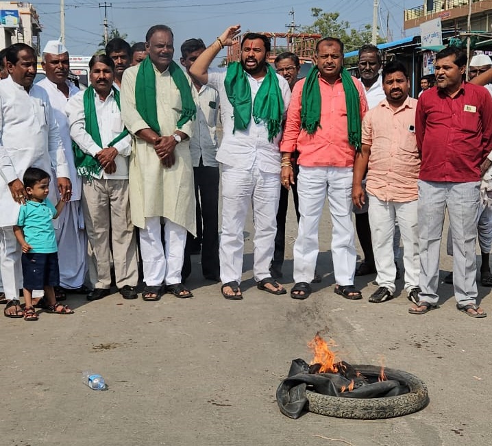 ಲಾಠಿ ಚಾರ್ಜ್ ಖಂಡಿಸಿ ಗೋಲಗೇರಿಯಲ್ಲಿ ಪ್ರತಿಭಟನೆ