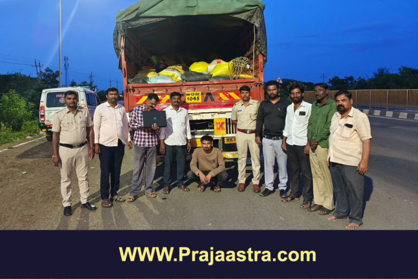 ವಿಜಯಪುರ: ಅಕ್ರಮವಾಗಿ ಅಕ್ಕಿ ಸಾಗಾಟ, ಓರ್ವ ವಶಕ್ಕೆ