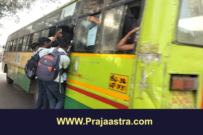 ಚಿಕ್ಕೋಡಿ: ಜನರ ಜೀವದ ಜೊತೆಗೆ ಸಾರಿಗೆ ಇಲಾಖೆ ಚೆಲ್ಲಾಟ.. ಚಿಕ್ಕೋಡಿ: ಜನರ ಜೀವದ ಜೊತೆಗೆ ಸಾರಿಗೆ ಇಲಾಖೆ ಚೆಲ್ಲಾಟ..