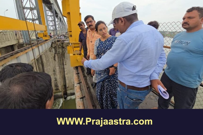 ಬಾಗಲಕೋಟೆ: ಹಿಪ್ಪರಗಿ ಆಣೆಕಟ್ಟು ಗೇಟ್ ಪ್ಲೇಟ್ ಬಿಚ್ಚಿ, ನೀರು ಪೋಲು ಬಾಗಲಕೋಟೆ: ಹಿಪ್ಪರಗಿ ಆಣೆಕಟ್ಟು ಗೇಟ್ ಪ್ಲೇಟ್ ಬಿಚ್ಚಿ, ನೀರು ಪೋಲು