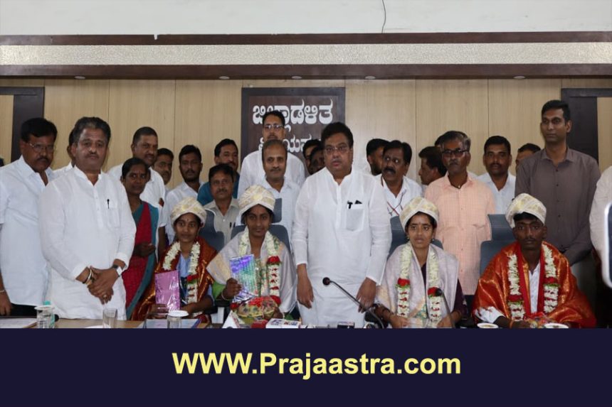 ಪಿಯು ಪರೀಕ್ಷೆಯಲ್ಲಿ ಸಾಧನೆ ಮಾಡಿದ ವಿದ್ಯಾರ್ಥಿಗಳಿಗೆ ಸನ್ಮಾನ ಪಿಯು ಪರೀಕ್ಷೆಯಲ್ಲಿ ಸಾಧನೆ ಮಾಡಿದ ವಿದ್ಯಾರ್ಥಿಗಳಿಗೆ ಸನ್ಮಾನ